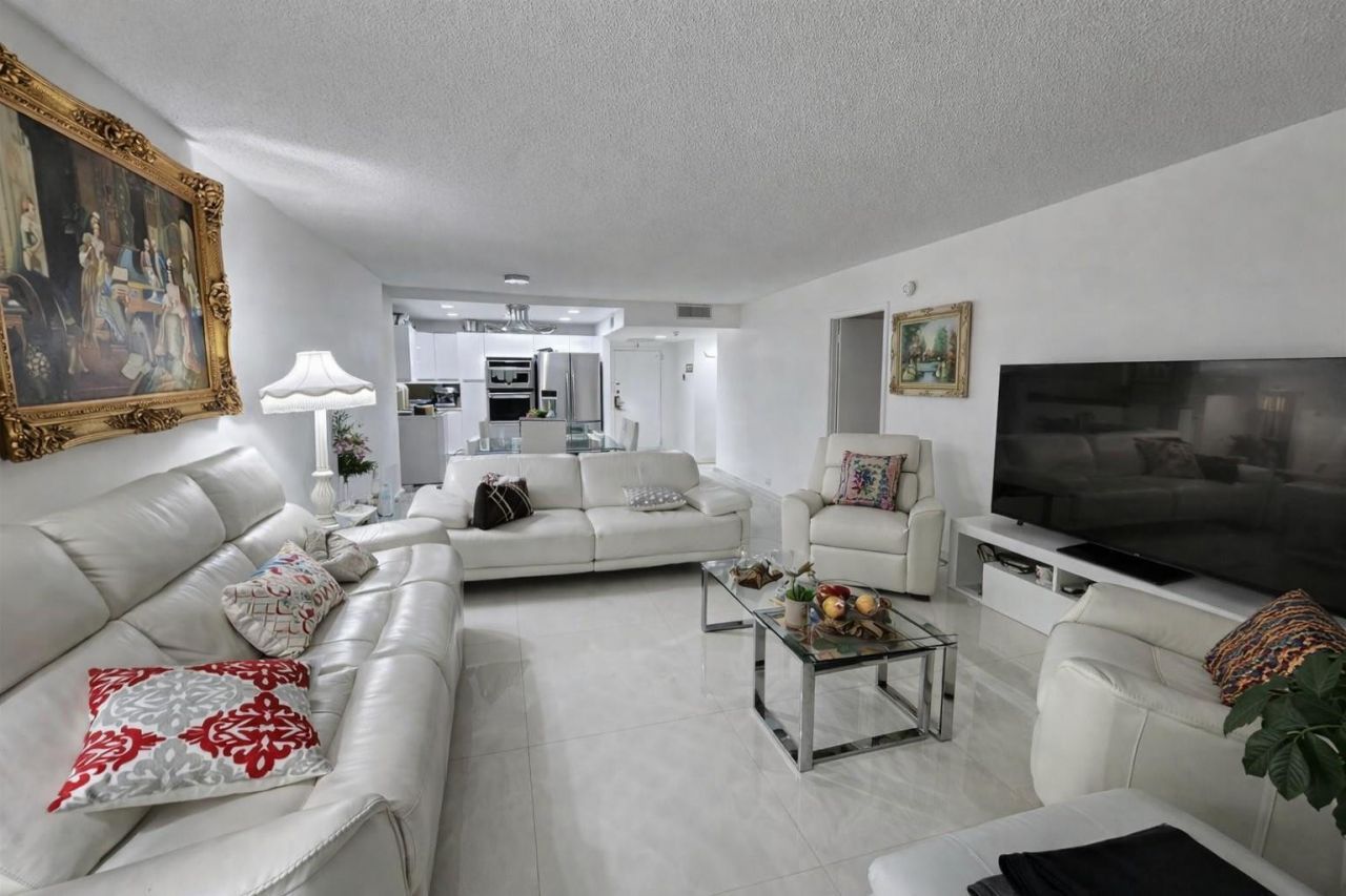 2500 Parkview Drive, Unit 403, Hallandale Beach, FL 33009 Photo