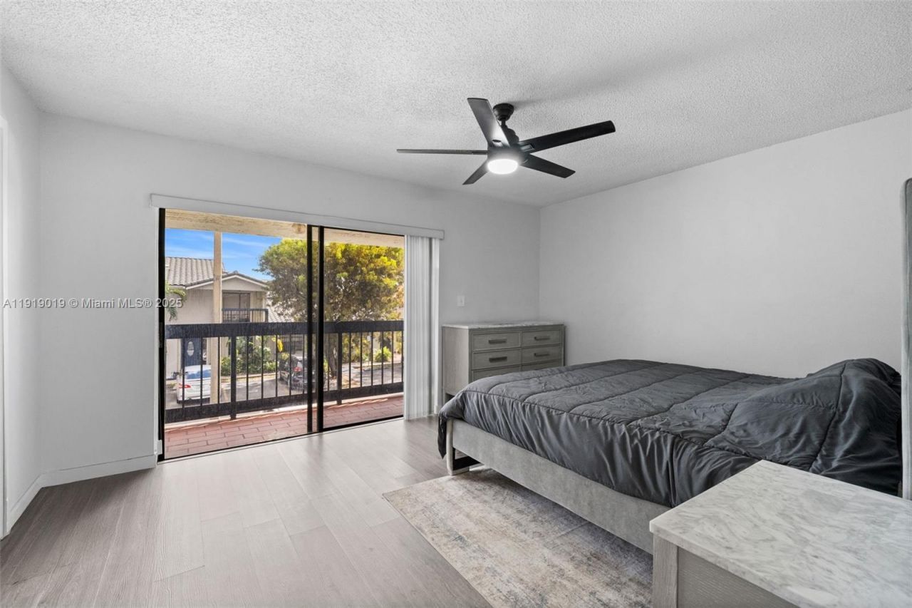 10936 NW 7th St, Unit 1003, Miami, FL 33172 Photo