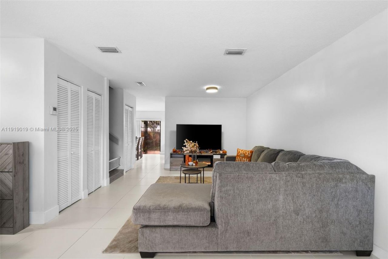 10936 NW 7th St, Unit 1003, Miami, FL 33172 Photo