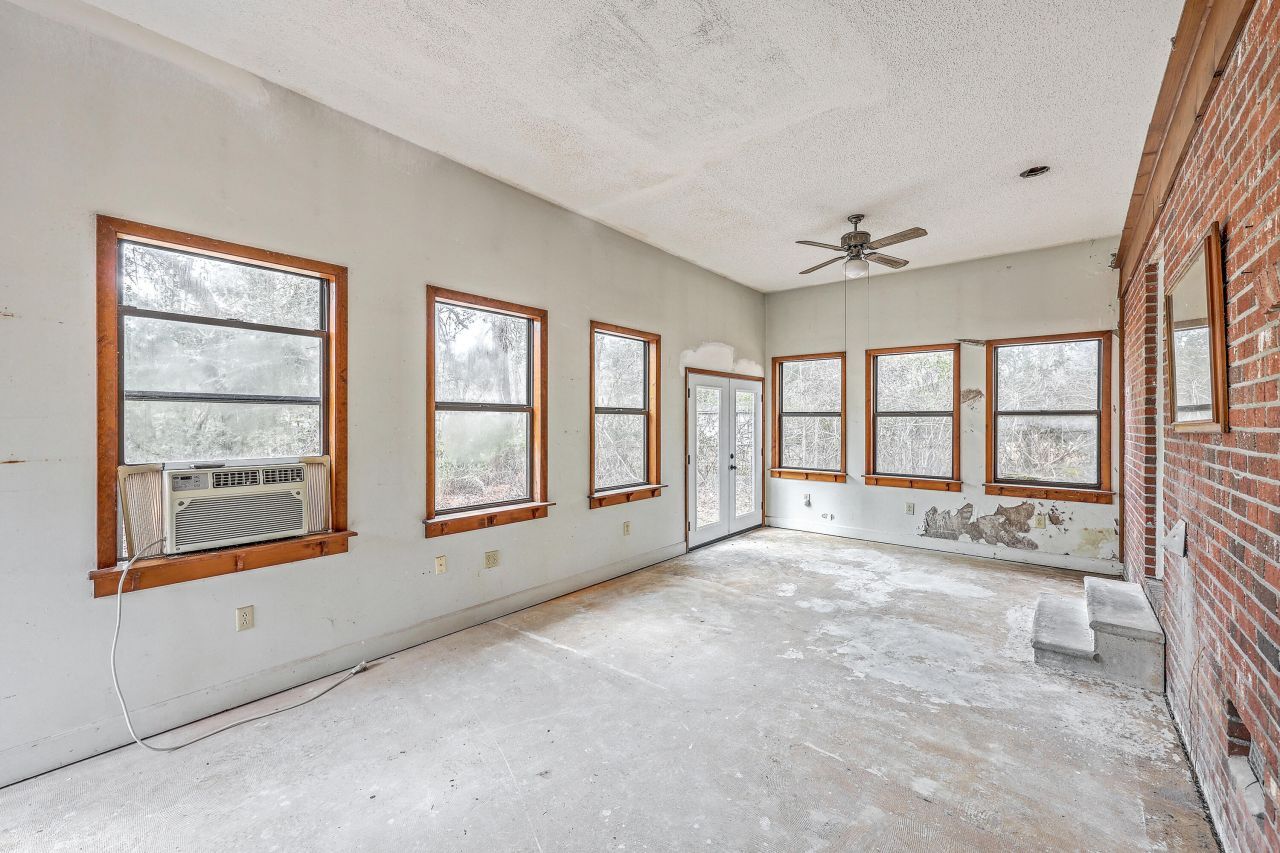 1218 Dennis Boulevard Photo 13