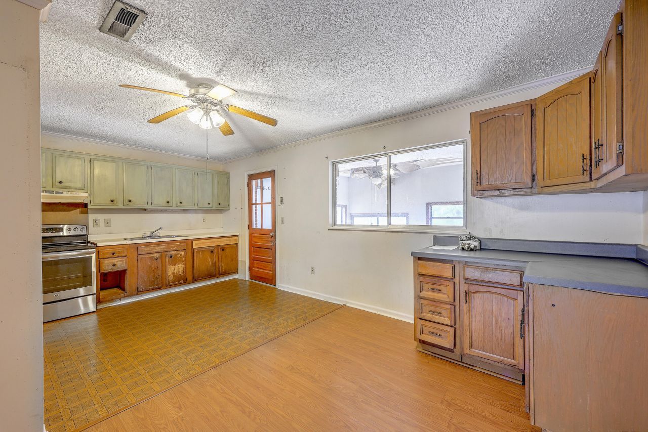 1218 Dennis Boulevard Photo 15