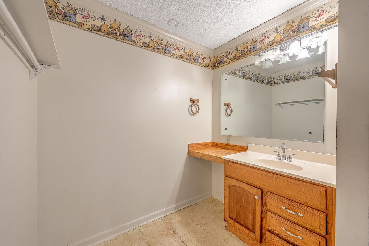 1218 Dennis Boulevard Photo 28