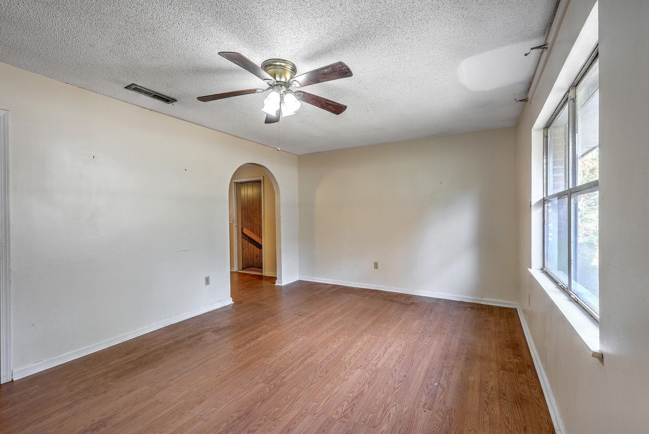 1218 Dennis Boulevard Photo 6