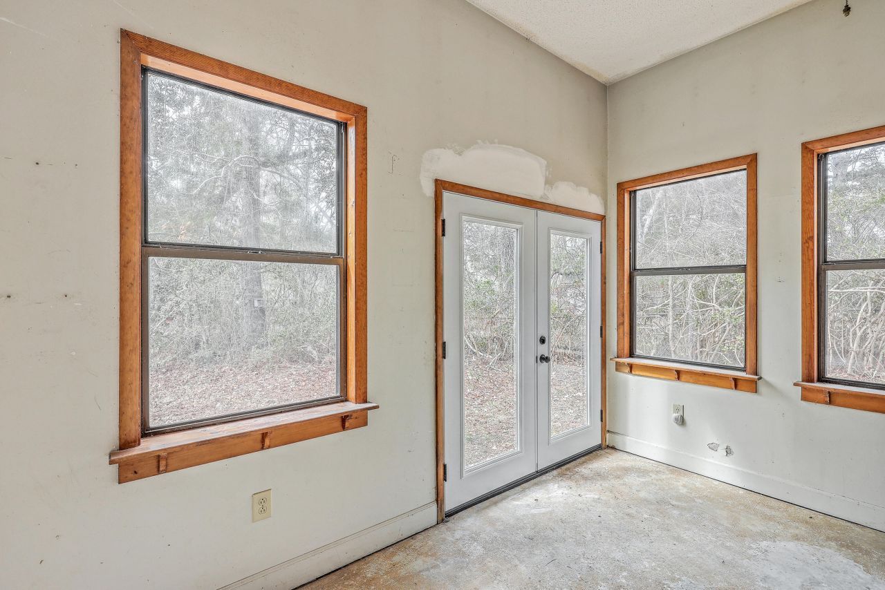 1218 Dennis Boulevard Photo 9