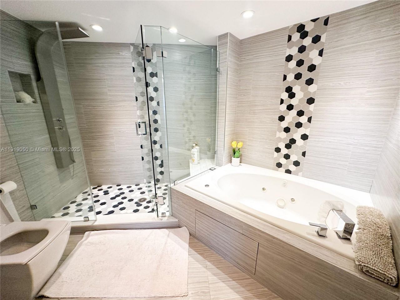 6301 Collins Ave, Unit 2707, Miami Beach, FL 33141 Photo