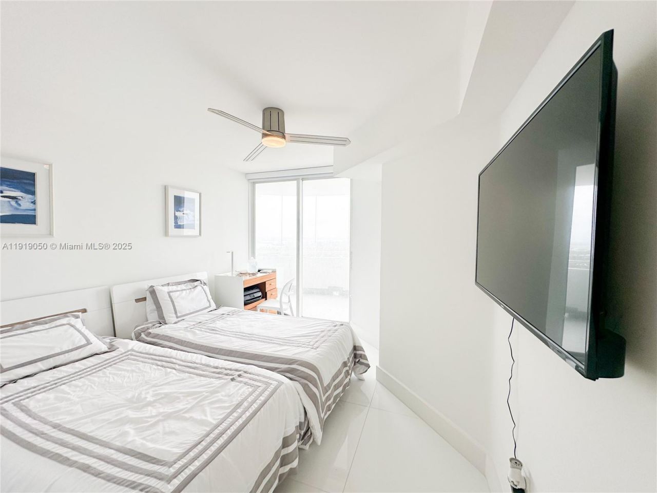 6301 Collins Ave, Unit 2707, Miami Beach, FL 33141 Photo