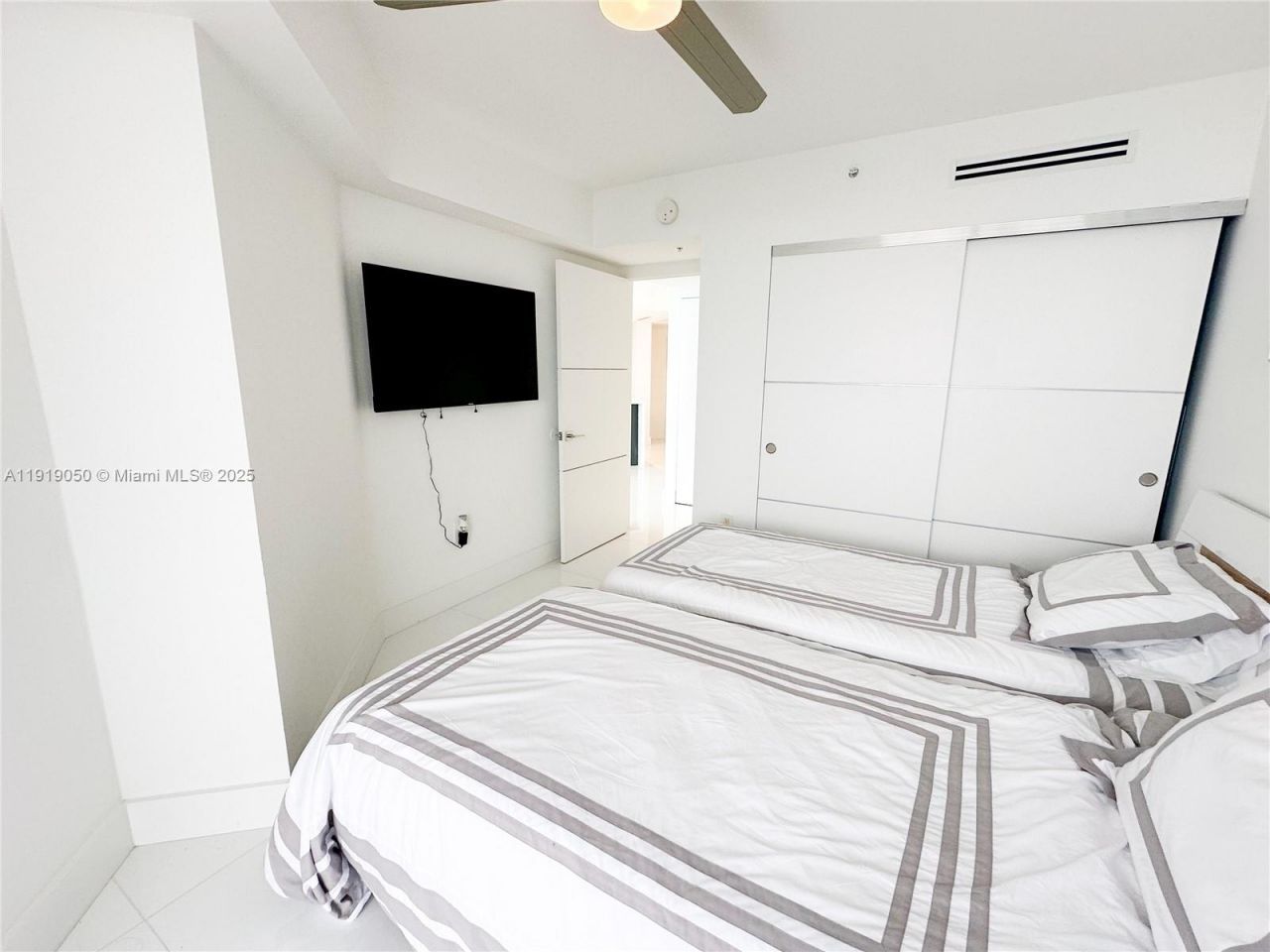 6301 Collins Ave, Unit 2707, Miami Beach, FL 33141 Photo