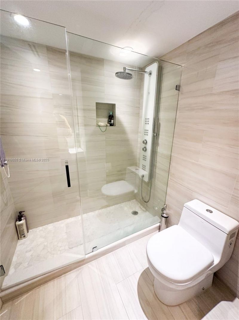 6301 Collins Ave, Unit 2707, Miami Beach, FL 33141 Photo