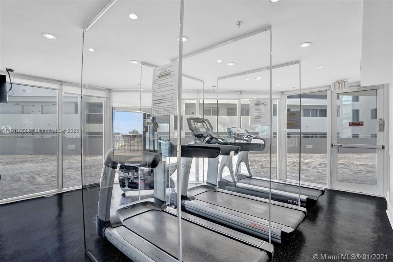 6301 Collins Ave, Unit 2707, Miami Beach, FL 33141 Photo