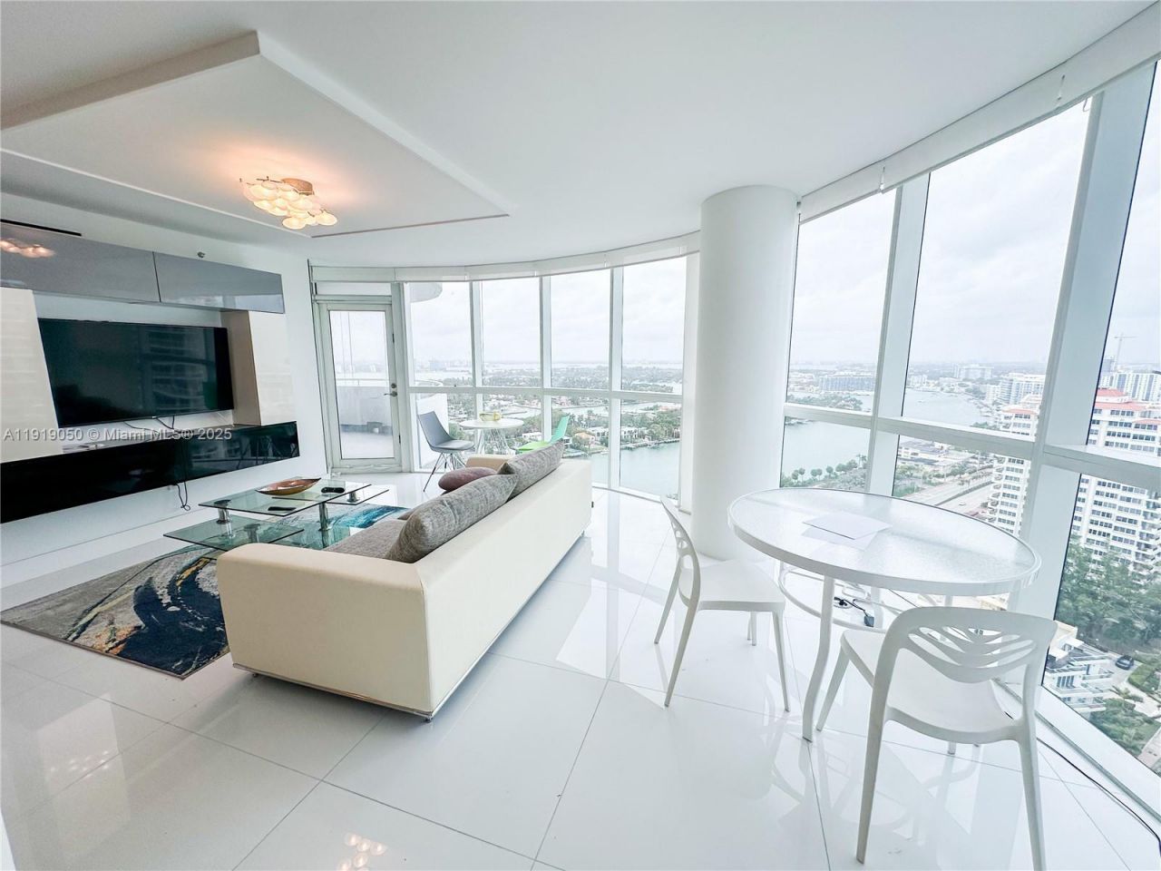 6301 Collins Ave, Unit 2707, Miami Beach, FL 33141 Photo