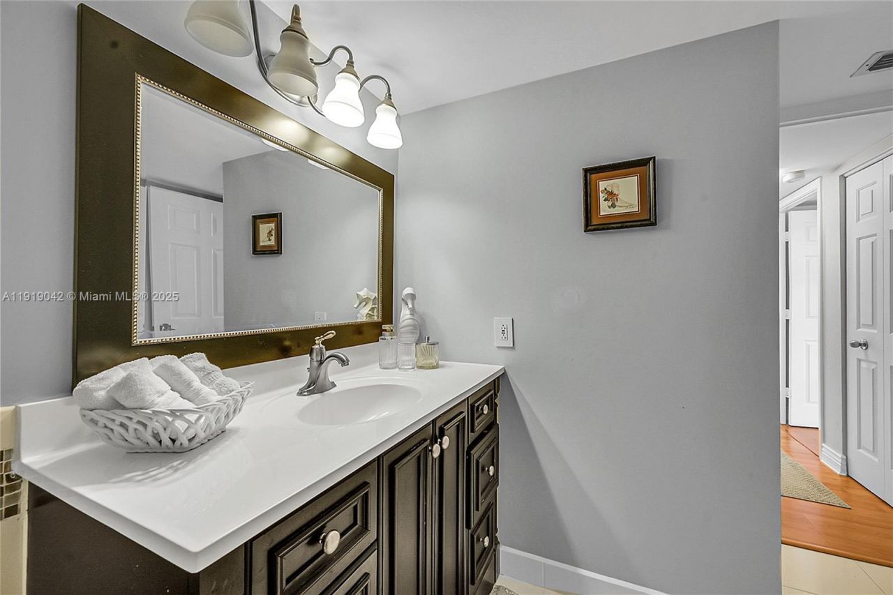 3200 N Port Royale Dr N, Unit 1009, Fort Lauderdale, FL 33308 Photo