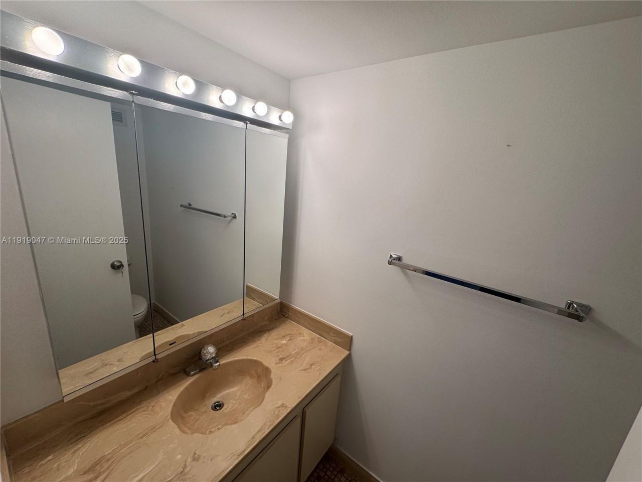 2500 Parkview Dr, Unit 1109, Hallandale Beach, FL 33009 Photo