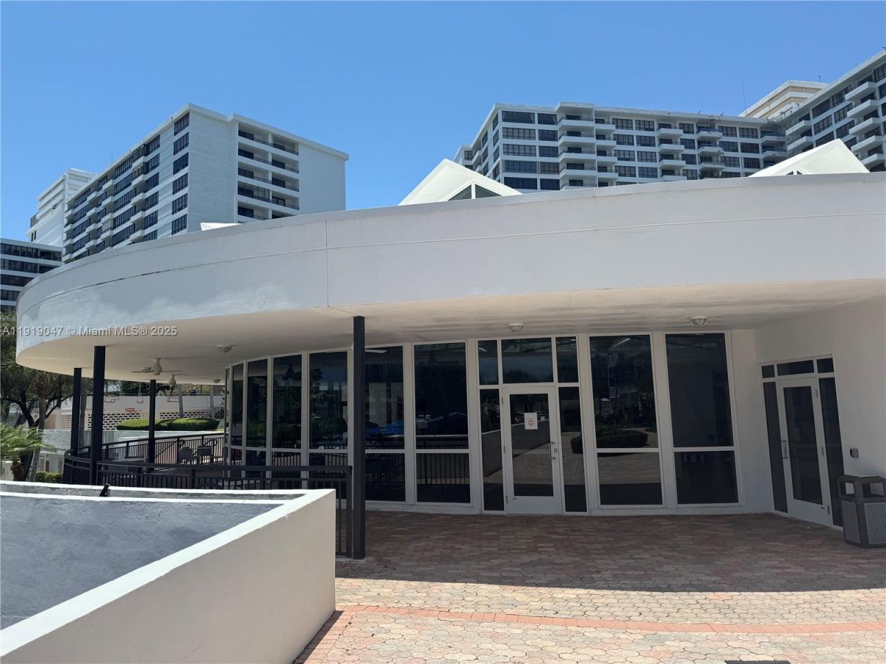 2500 Parkview Dr, Unit 1109, Hallandale Beach, FL 33009 Photo