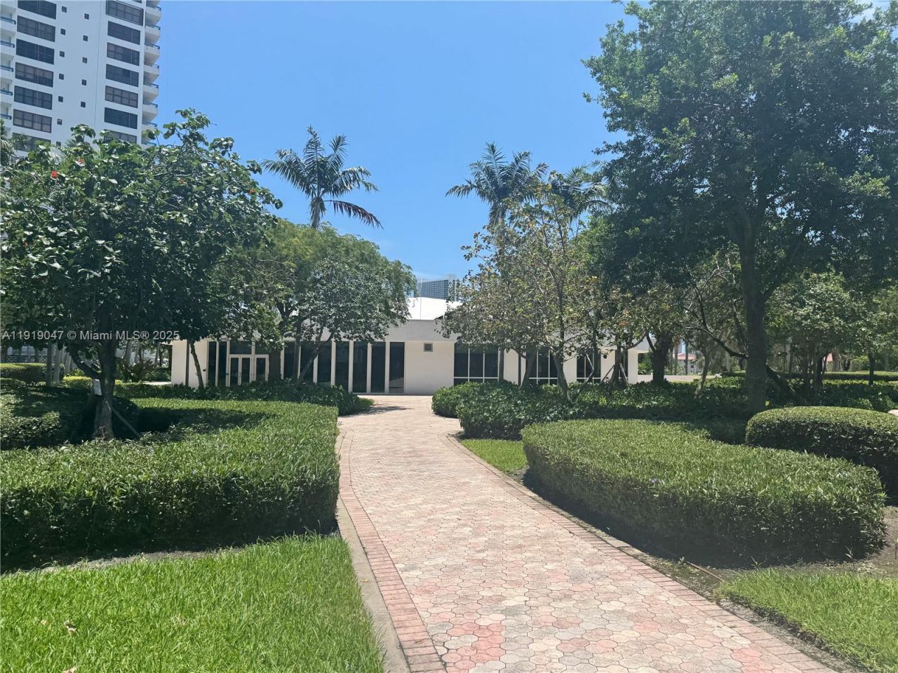 2500 Parkview Dr, Unit 1109, Hallandale Beach, FL 33009 Photo