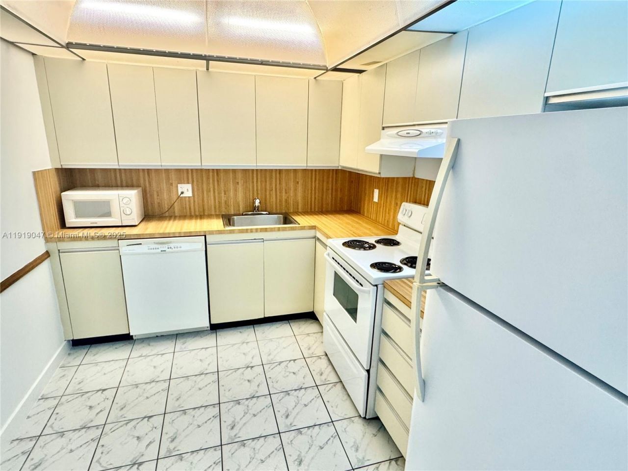 2500 Parkview Dr, Unit 1109, Hallandale Beach, FL 33009 Photo
