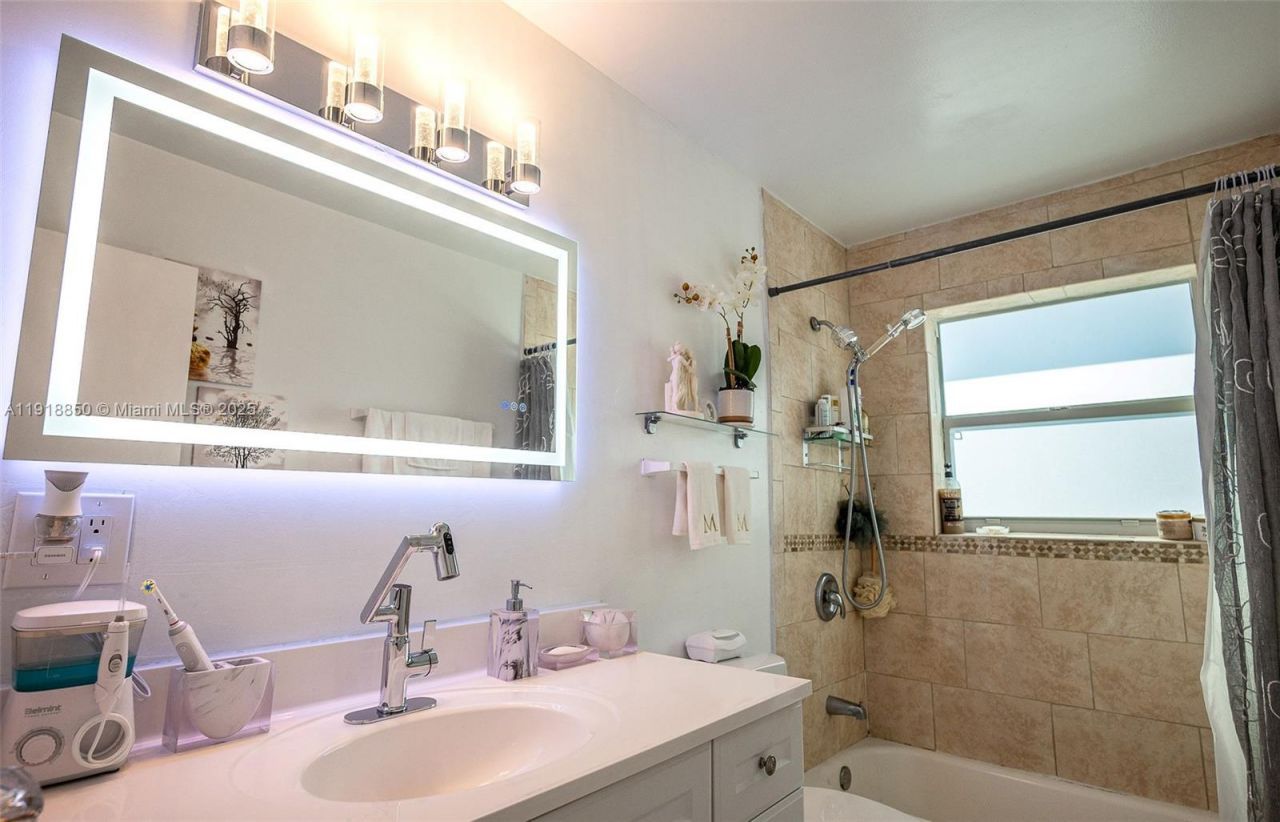 1531 NW 182nd St, Miami Gardens, FL 33169 Photo