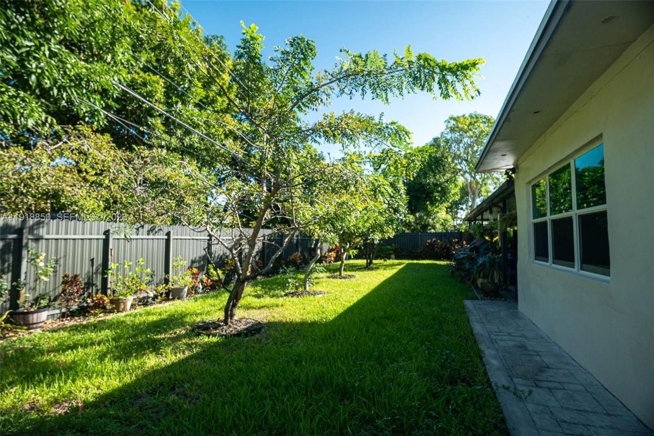 1531 NW 182nd St, Miami Gardens, FL 33169 Photo