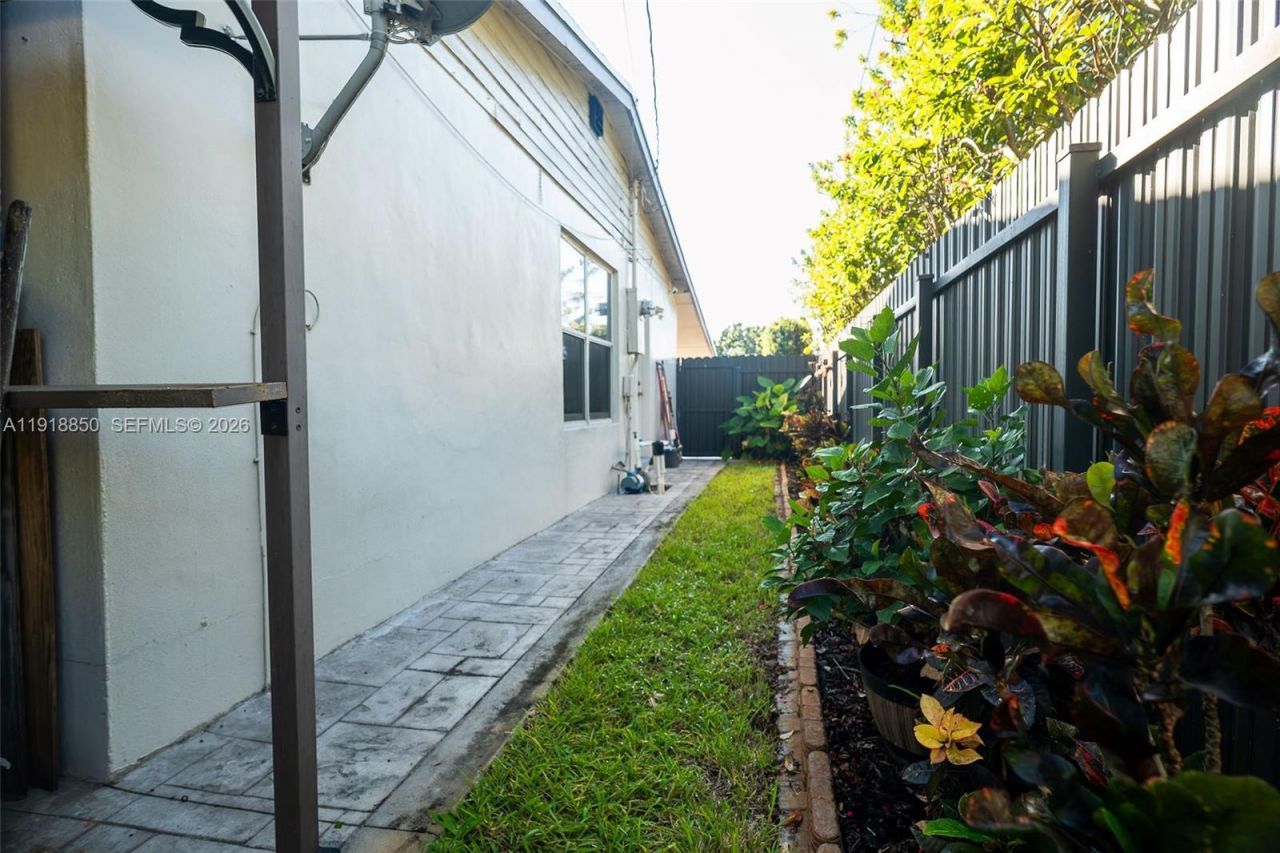 1531 NW 182nd St, Miami Gardens, FL 33169 Photo