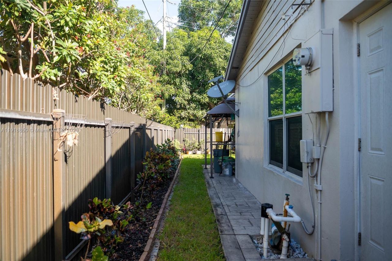 1531 NW 182nd St, Miami Gardens, FL 33169 Photo