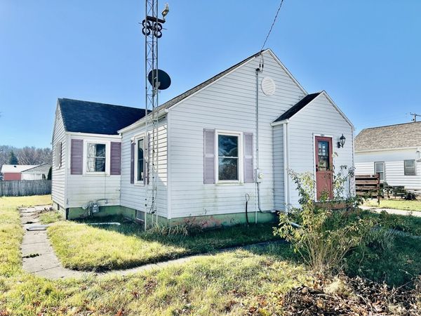 303 E 1st Street, Cedar Point, IL 61316