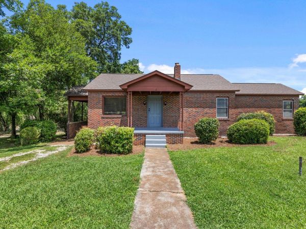 607 12th St, Sheffield, AL