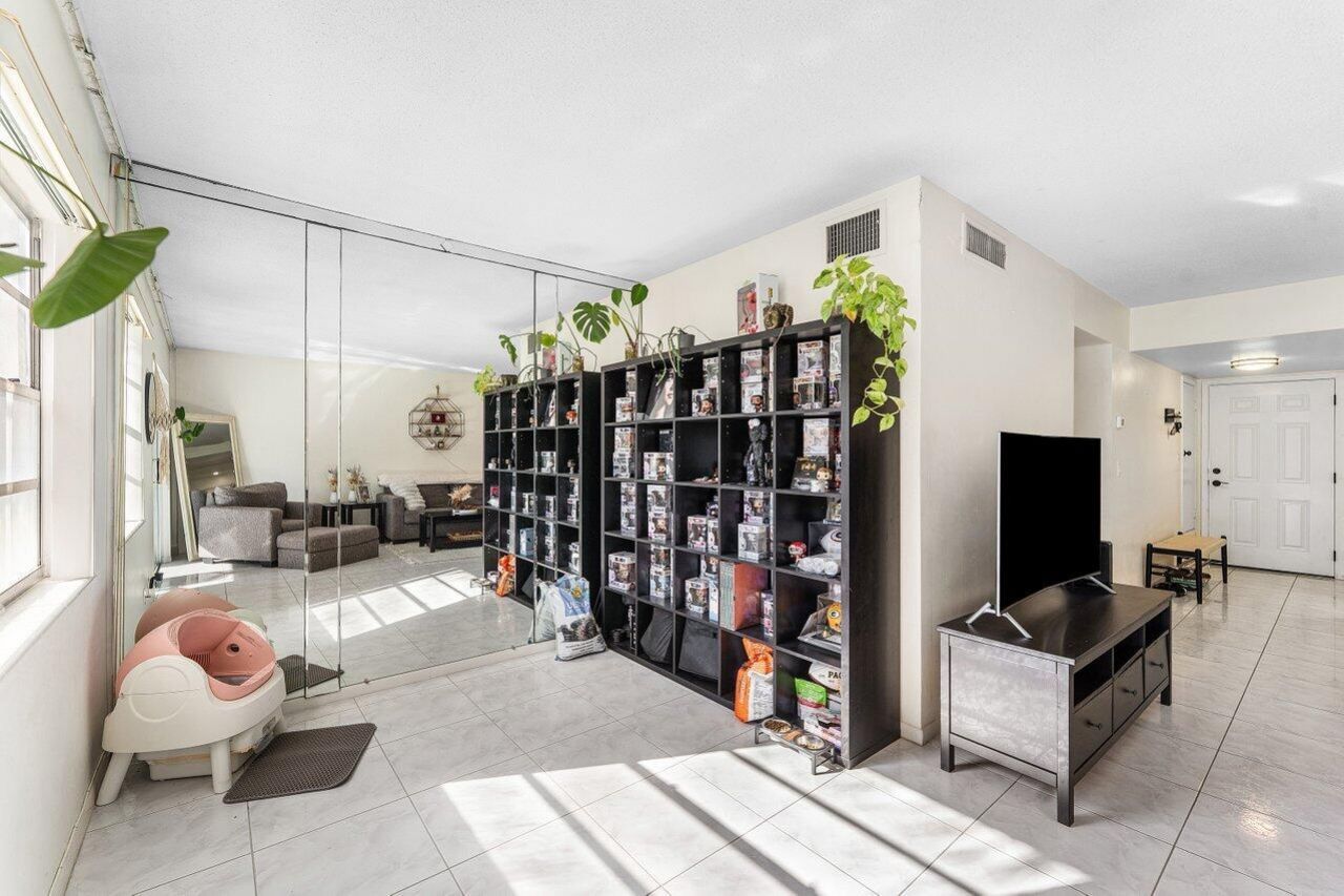 5701 NW 2nd Avenue 105, Boca Raton, FL 33487 Photo