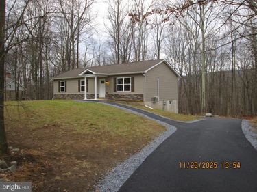 380 GALLERY LANE, MOUNT BETHEL, PA 18343