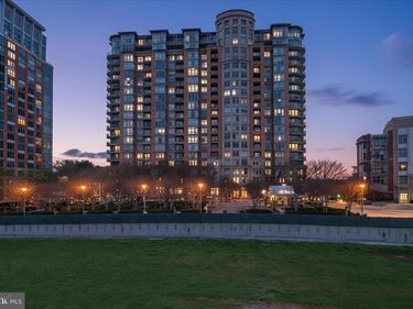 8220 CRESTWOOD HEIGHTS DRIVE, Unit 807, MCLEAN, VA 22102