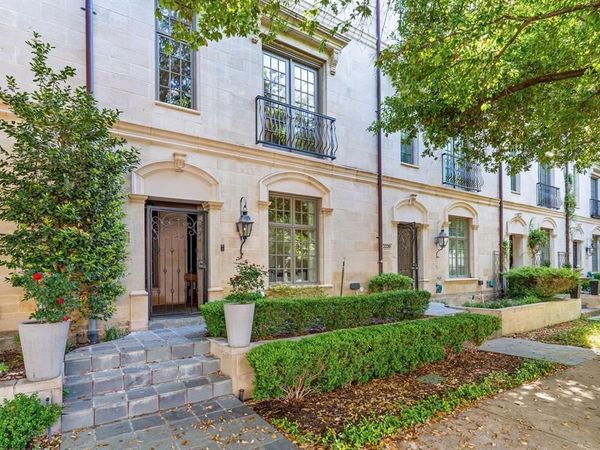 2222 Worthington Street, Dallas, TX 75204