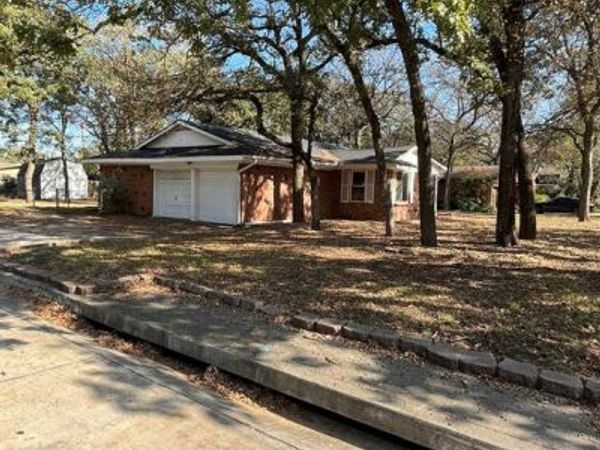 501 Merrill Drive, Bedford, TX 76022