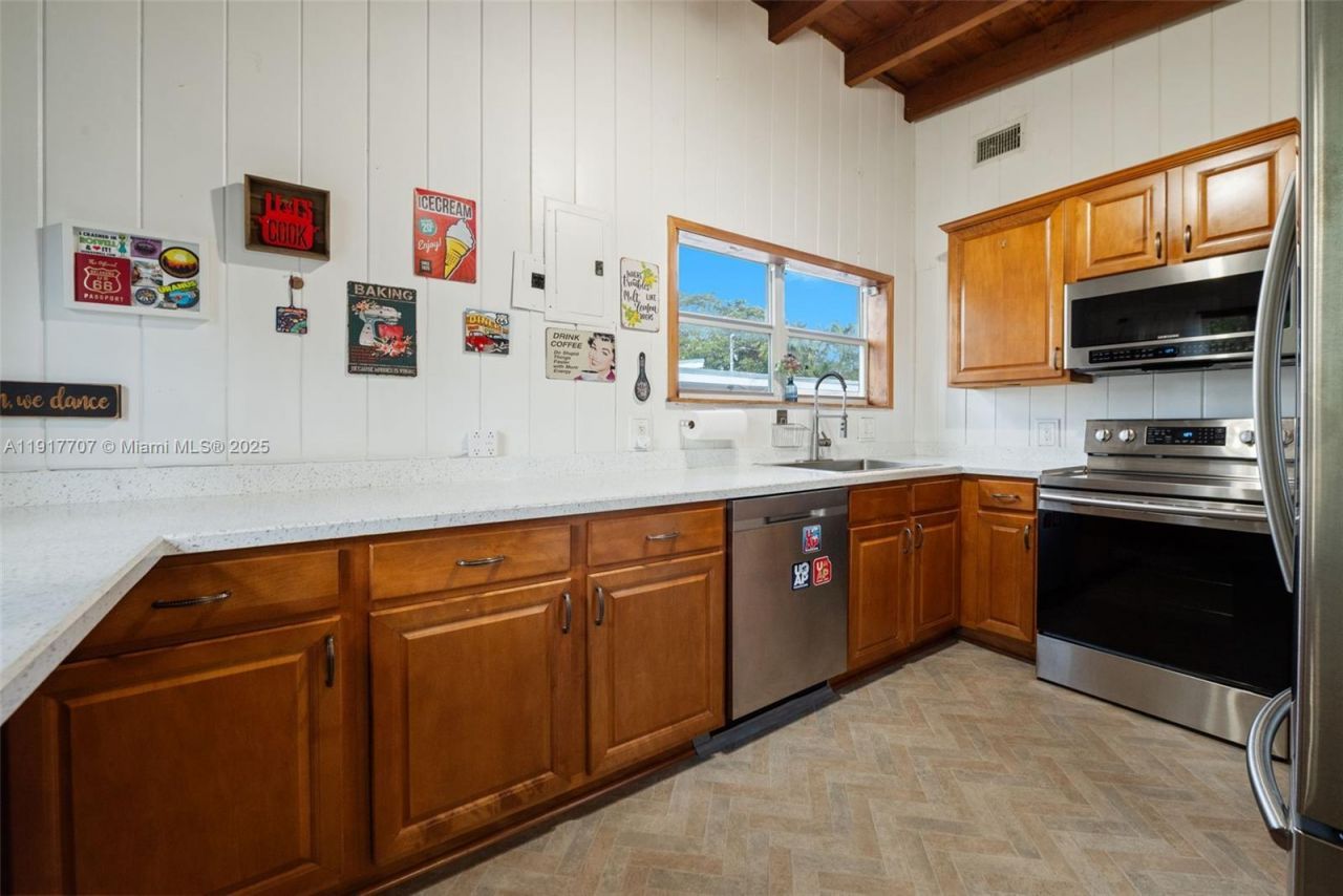 281 Iroquois St, Miami Springs, FL 33166 Photo