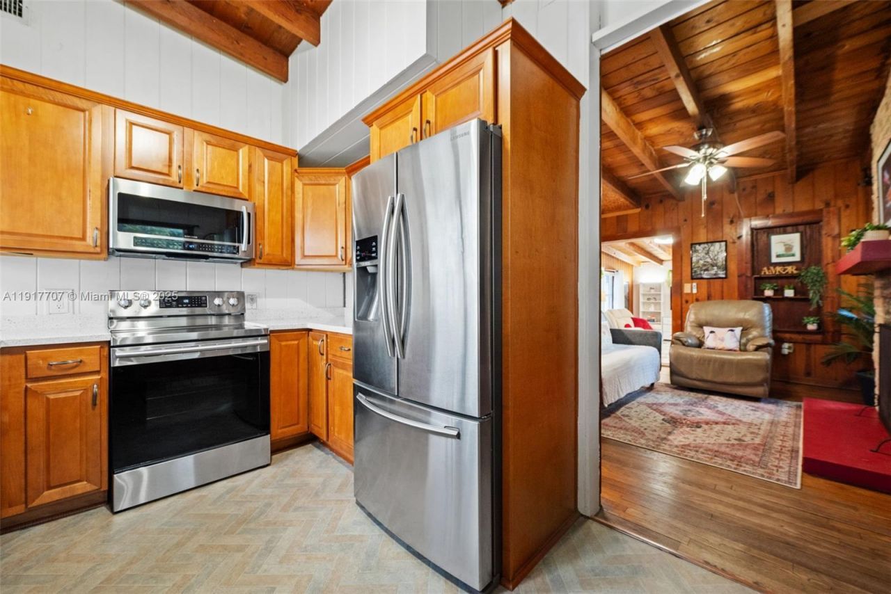 281 Iroquois St, Miami Springs, FL 33166 Photo