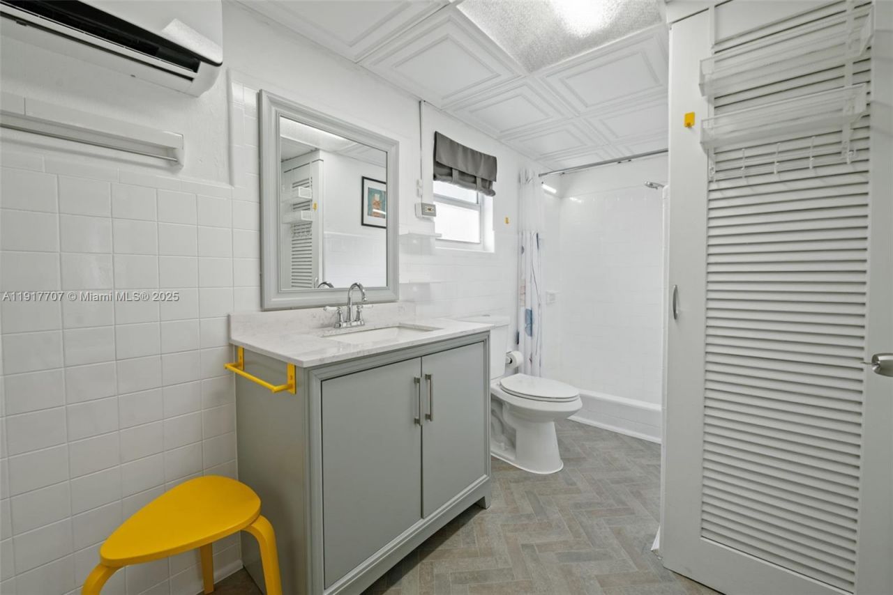 281 Iroquois St, Miami Springs, FL 33166 Photo