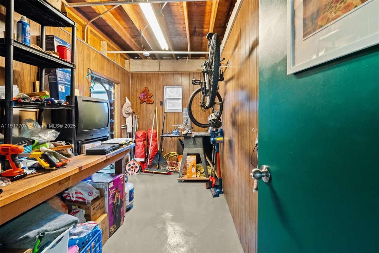 281 Iroquois St, Miami Springs, FL 33166 Photo