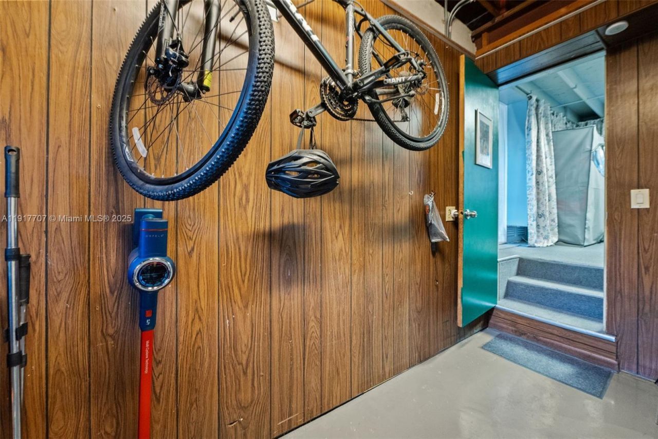 281 Iroquois St, Miami Springs, FL 33166 Photo