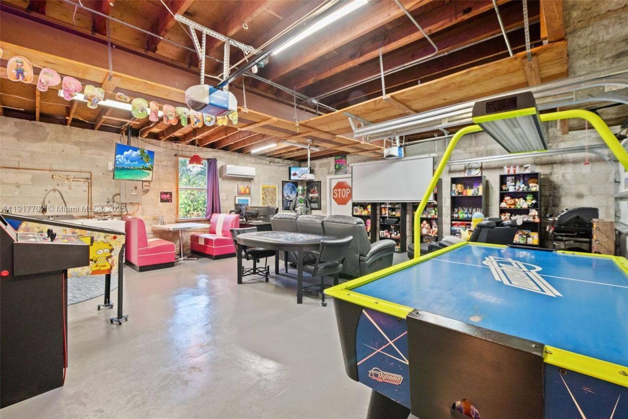 281 Iroquois St, Miami Springs, FL 33166 Photo