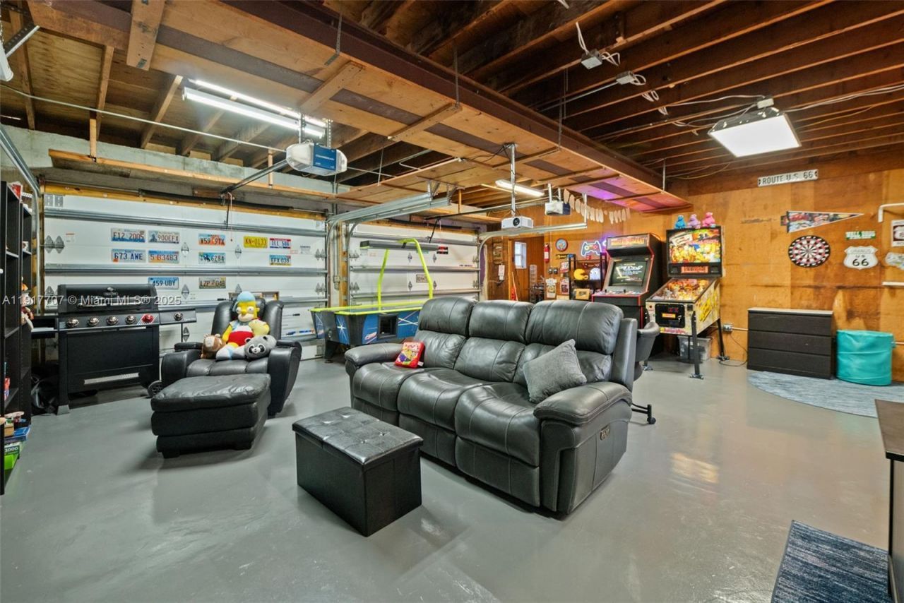 281 Iroquois St, Miami Springs, FL 33166 Photo