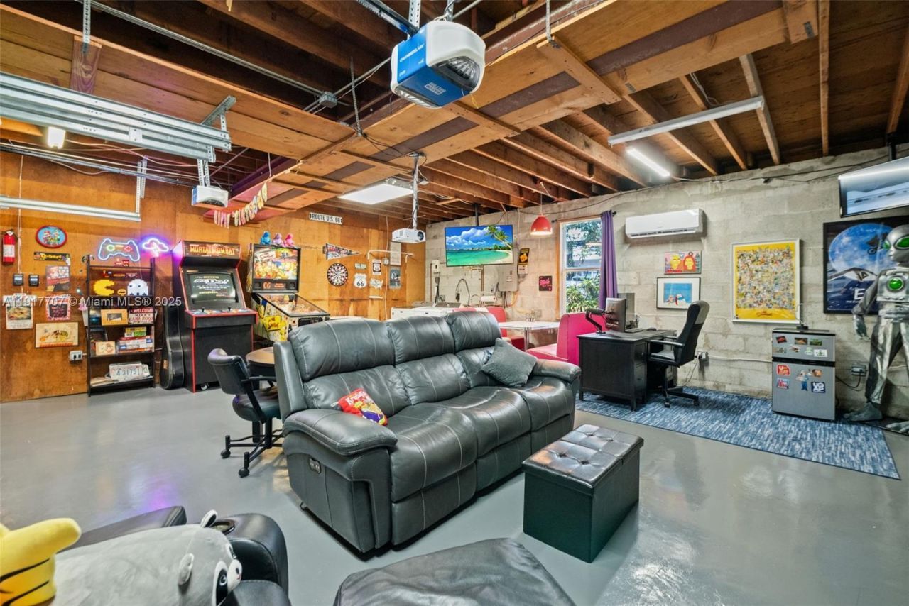 281 Iroquois St, Miami Springs, FL 33166 Photo