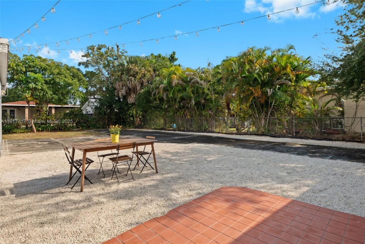 281 Iroquois St, Miami Springs, FL 33166 Photo