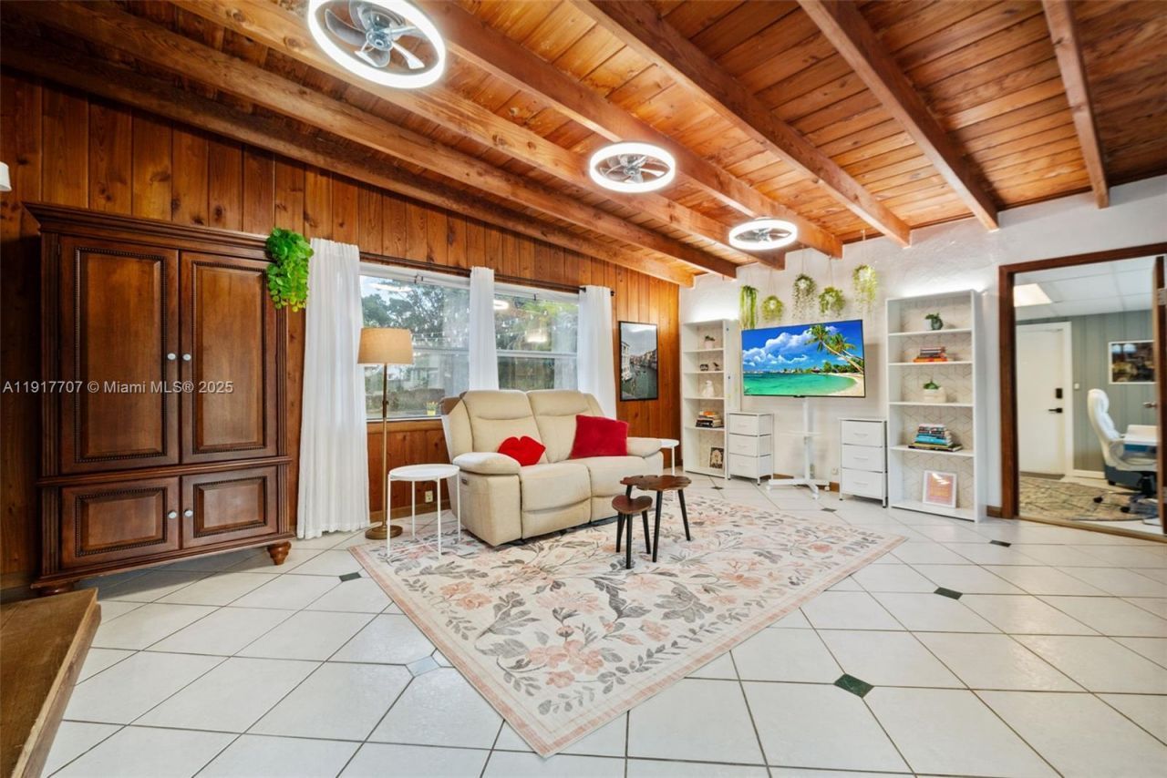 281 Iroquois St, Miami Springs, FL 33166 Photo