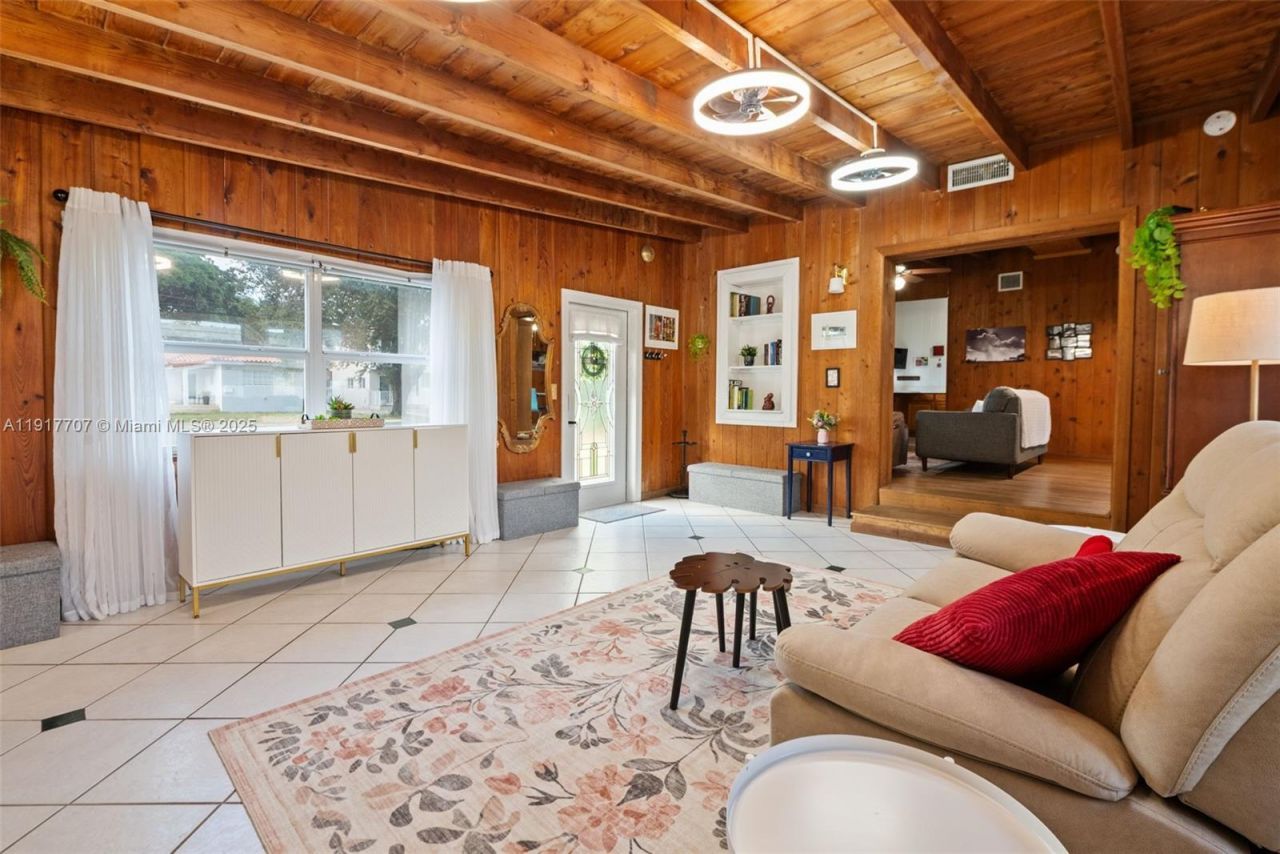 281 Iroquois St, Miami Springs, FL 33166 Photo