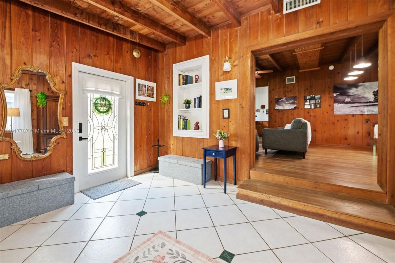 281 Iroquois St, Miami Springs, FL 33166 Photo