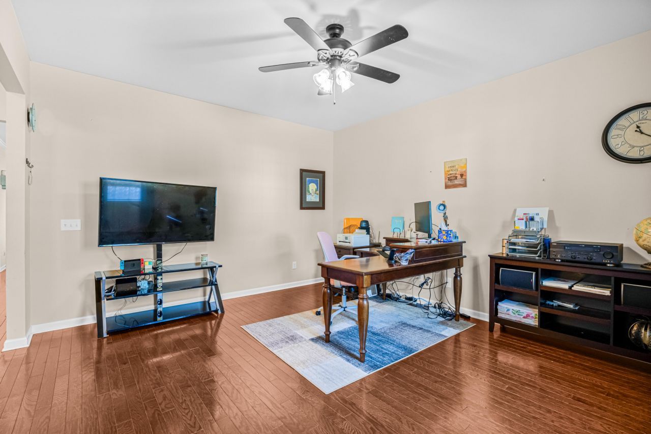 2911 Glenarden Drive Photo 4