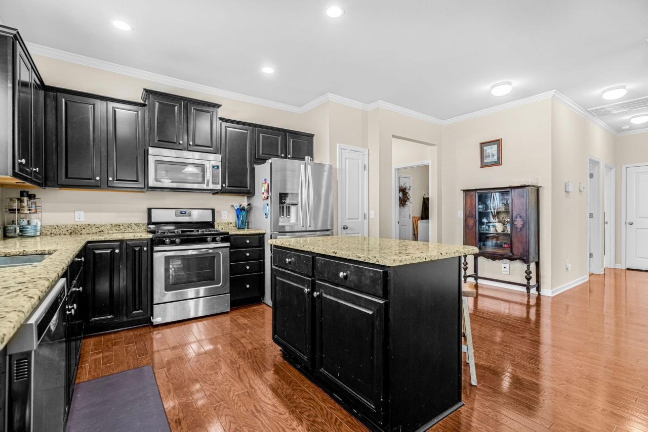 2911 Glenarden Drive Photo 6