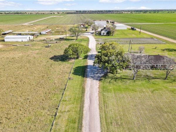 5629 Us-59, Edna, TX 77957