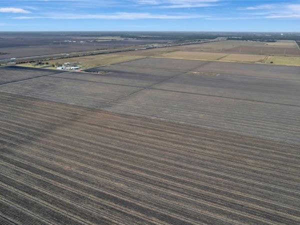 5629 Us-59, Edna, TX 77957