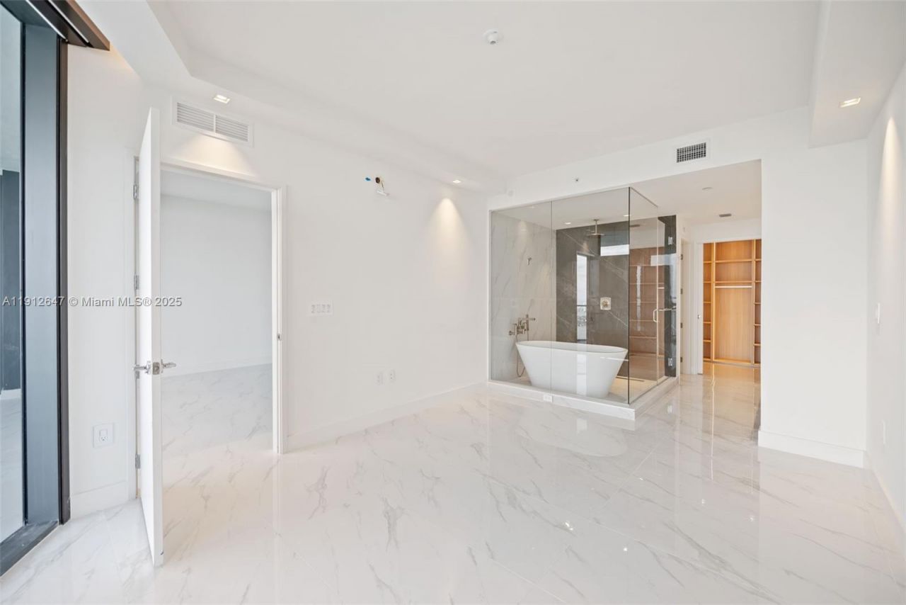 700 NE 24th St, Unit 5606, Miami, FL 33137 Photo