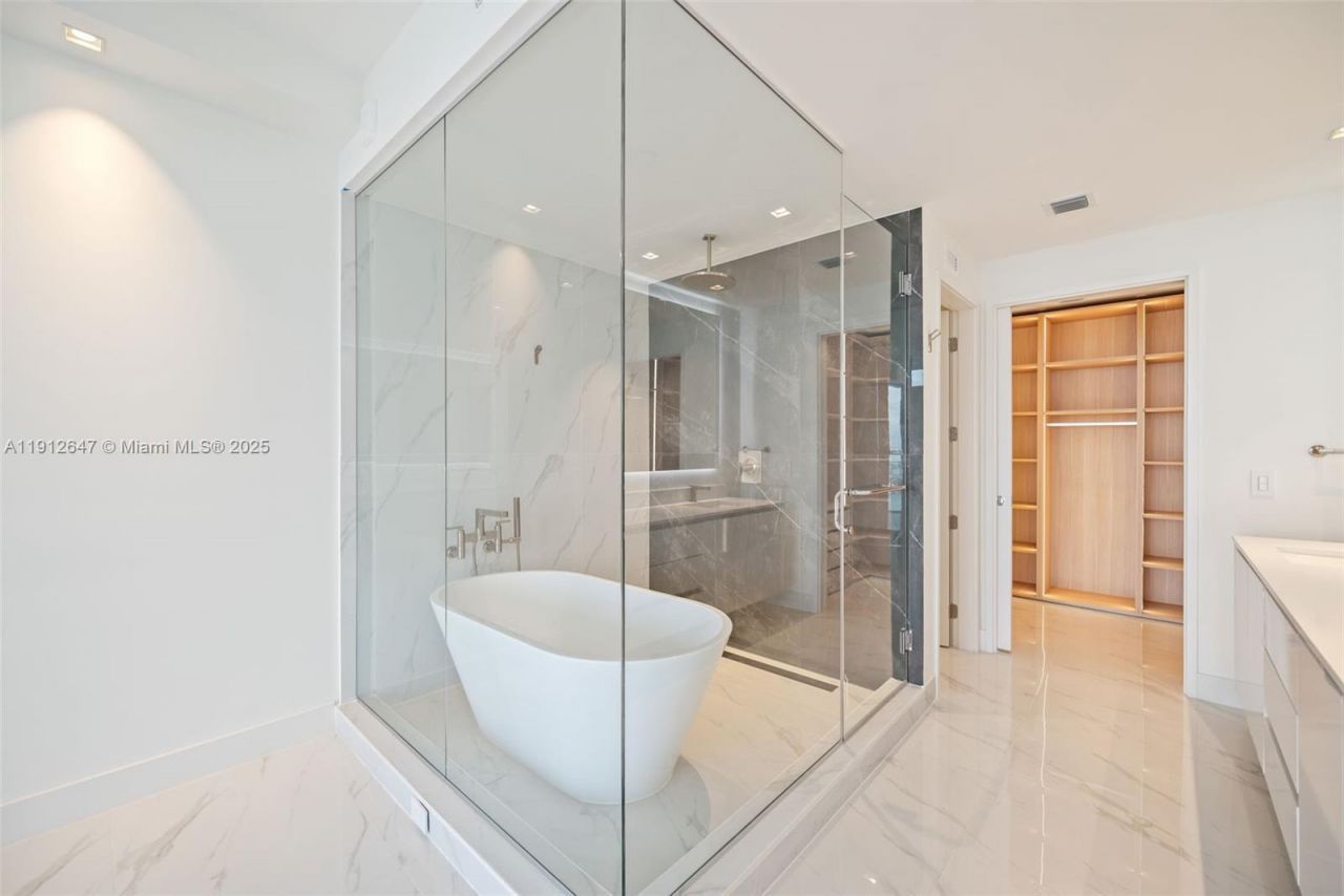 700 NE 24th St, Unit 5606, Miami, FL 33137 Photo