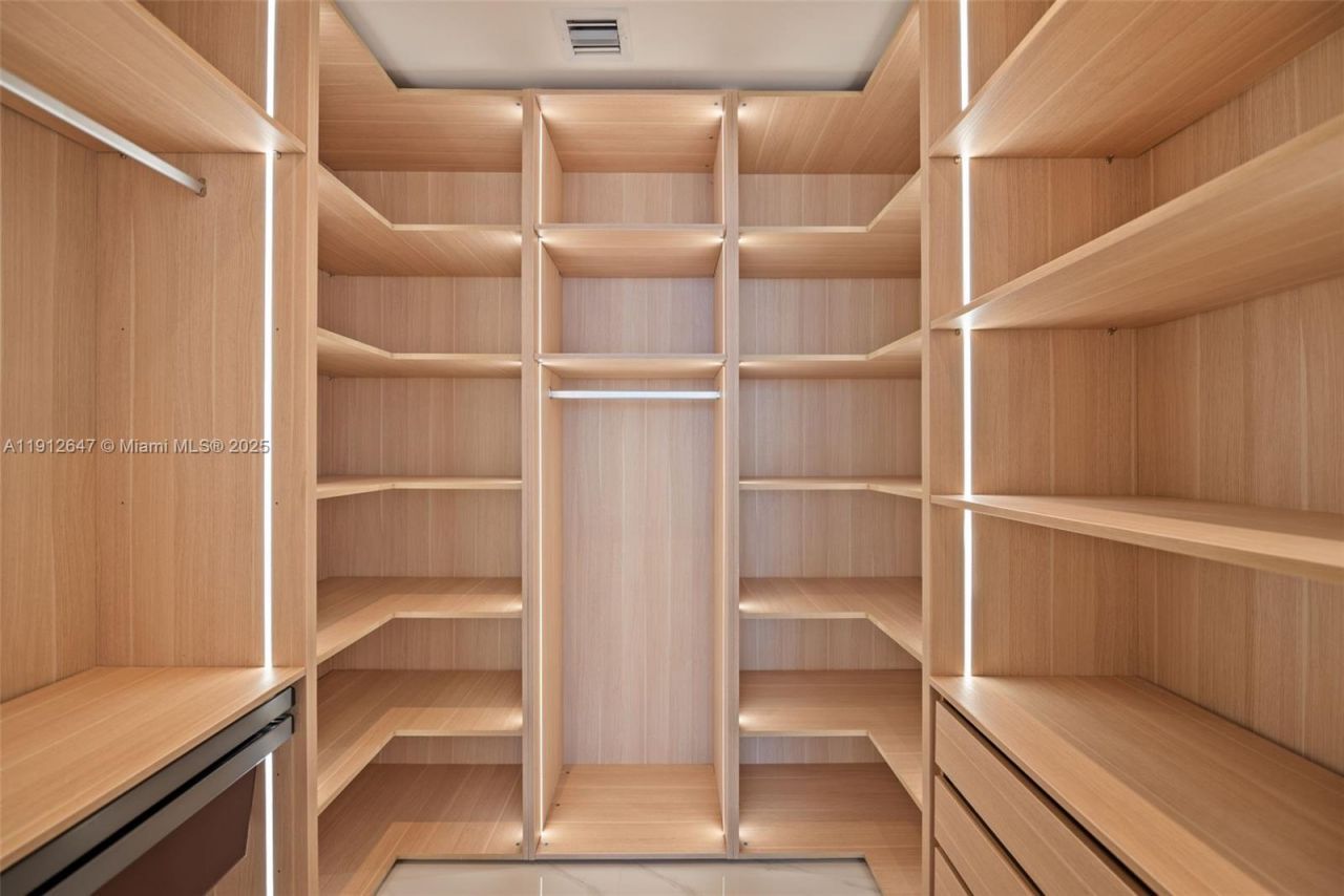 700 NE 24th St, Unit 5606, Miami, FL 33137 Photo