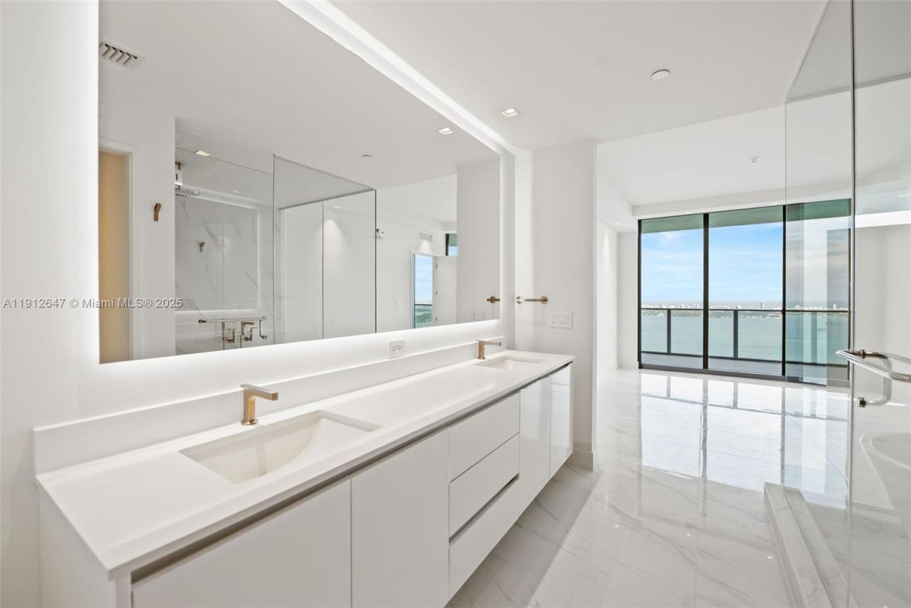 700 NE 24th St, Unit 5606, Miami, FL 33137 Photo